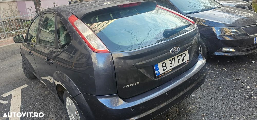 Ford Focus 1.4i Ambiente - 4