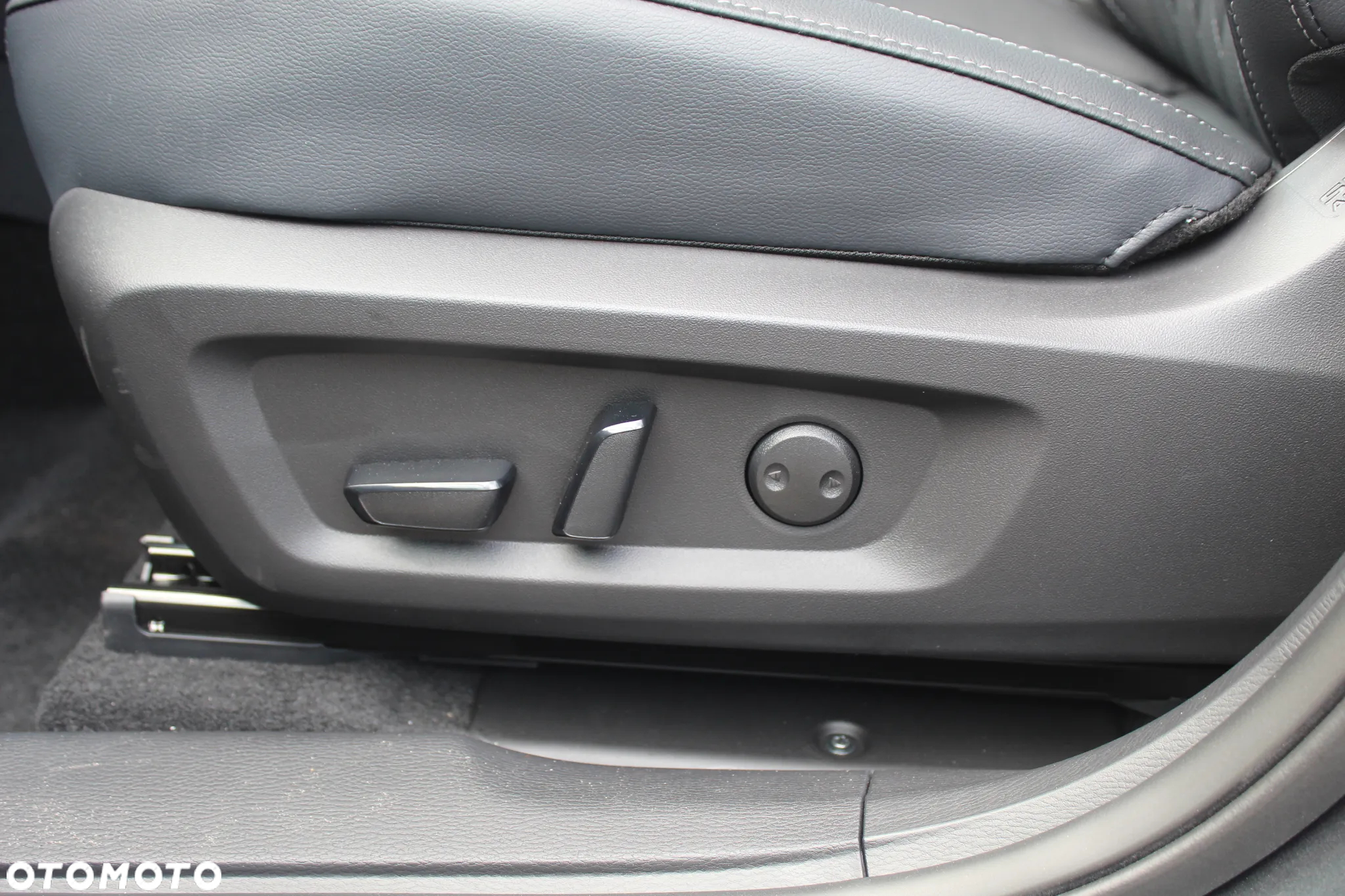 Mitsubishi Outlander ver-phev-instyle - 10