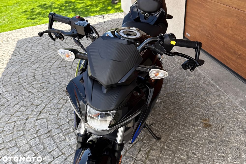 Suzuki GSX - 12