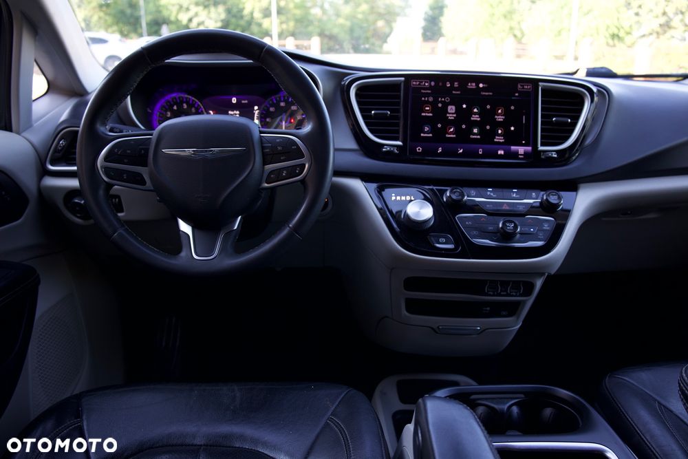 Chrysler Pacifica - 8