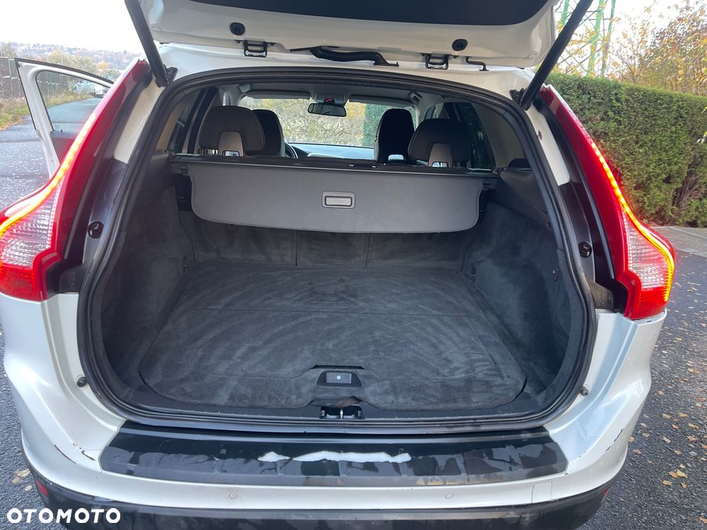 Volvo XC 60 D4 AWD Momentum - 13