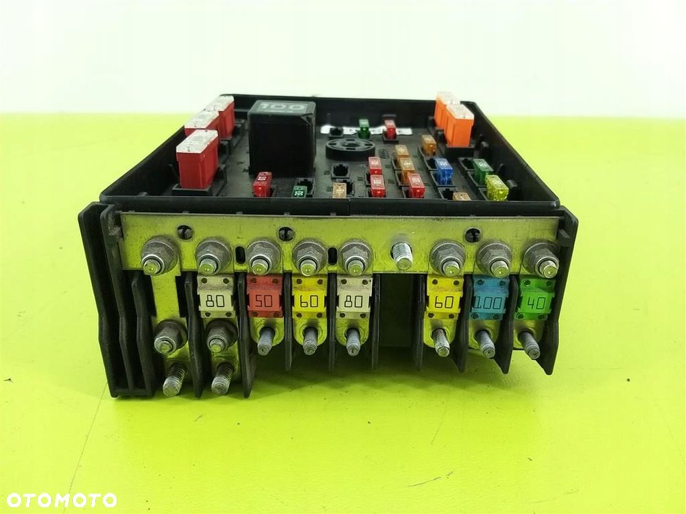 Skrzynka bezpieczników VW Passat B6 1.9TDI 105KM 2005-2010 3CO937125 - 3