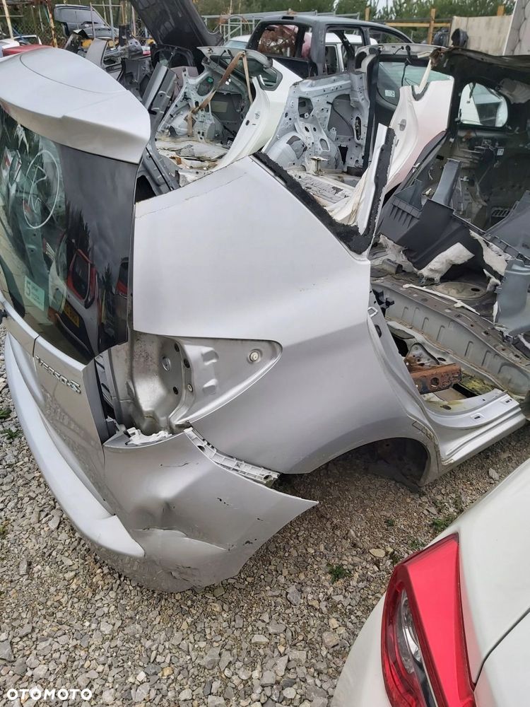 Toyota VERSO S błotnik prawy tył ćwiartka prawa - 1