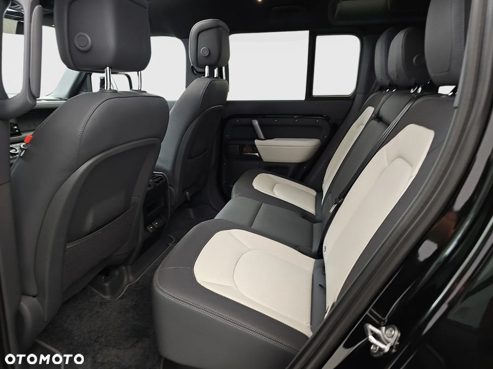 Land Rover Defender - 35