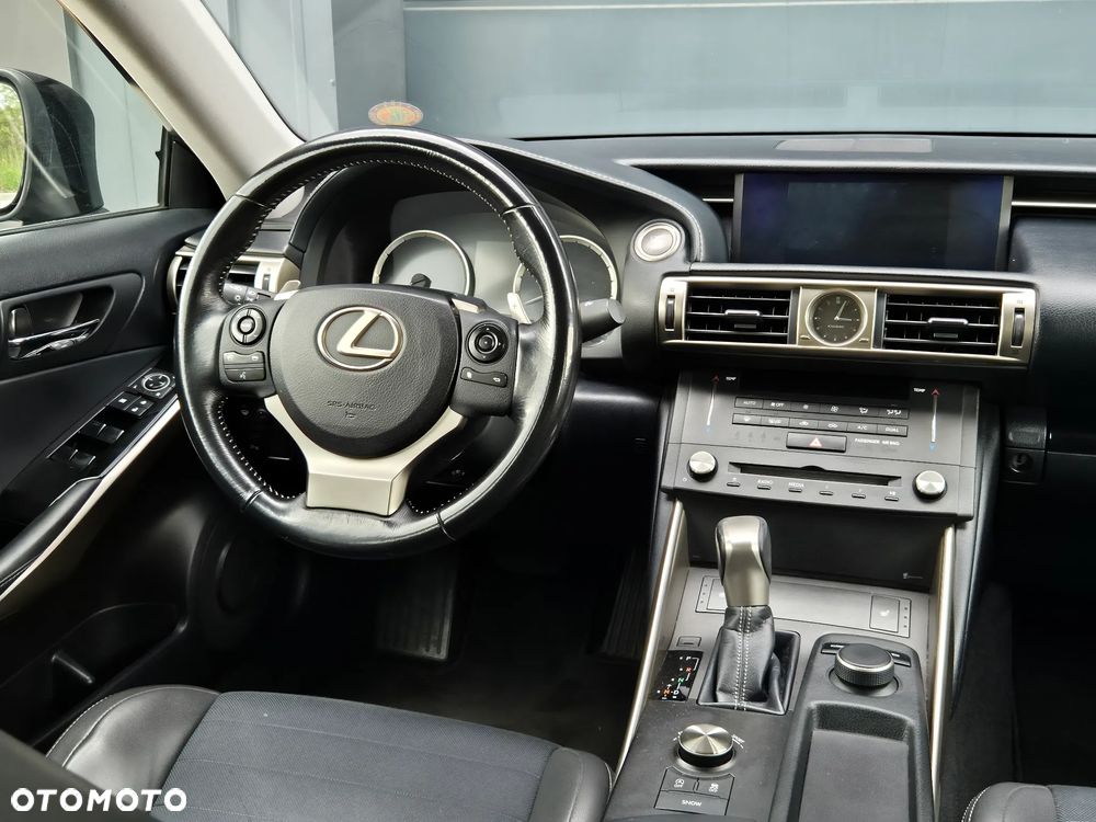 Lexus IS - 8