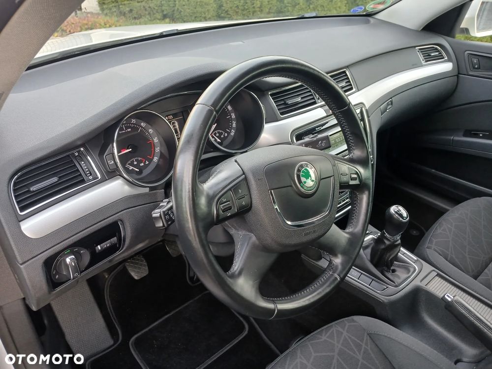 Skoda Superb Combi 2.0 TDI Elegance - 22