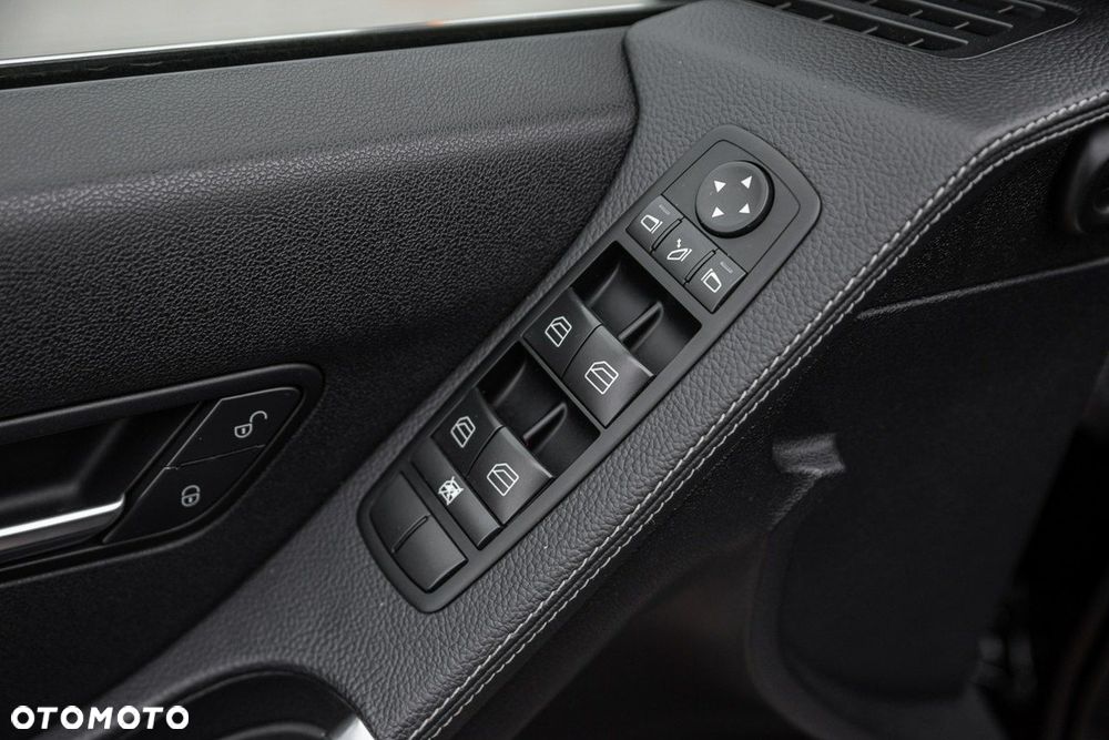 Mercedes-Benz Klasa R - 28