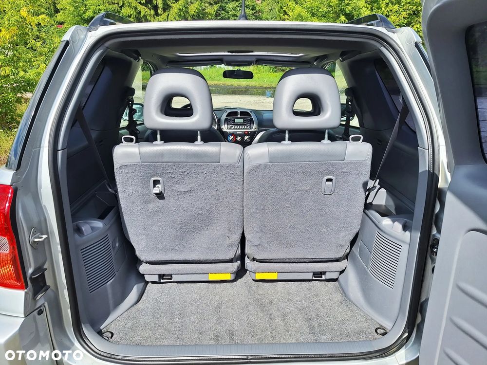 Toyota RAV4 D-4D 4x4 - 32