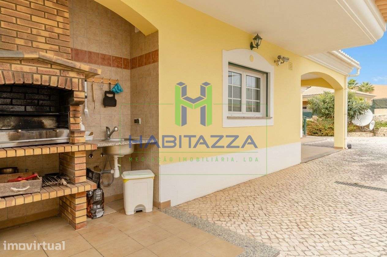 Apartamento T2 em Andar de moradia, localizado no Cerro das Mós - Lago - Grande imagem: 3/24