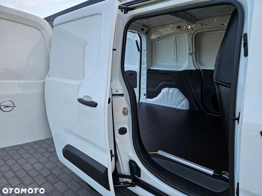Opel Combo 1.2BENZ 110KM VAN - 17
