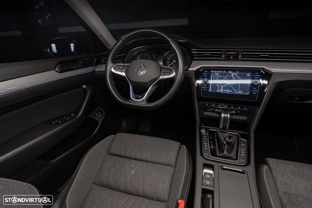 VW Passat Variant - 13