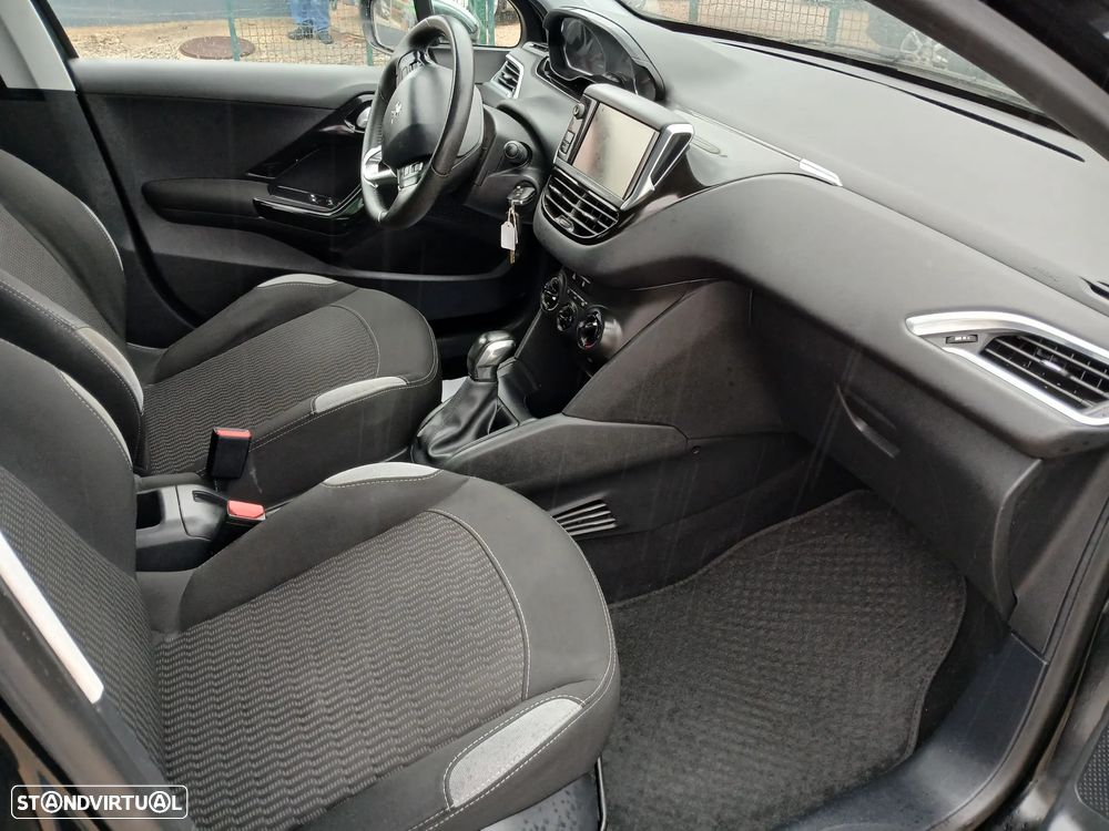 Peugeot 208 1.2 PureTech Style - 27