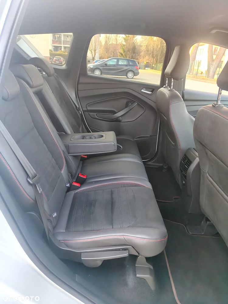 Ford Kuga 1.5 EcoBoost 2x4 ST-Line - 12