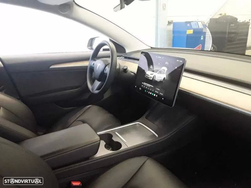 Tesla Model 3 - 3