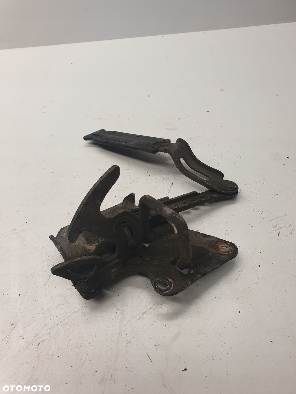 ZAMEK MASKI RYGIEL AUDI A6 C5 4B0823480E - 2
