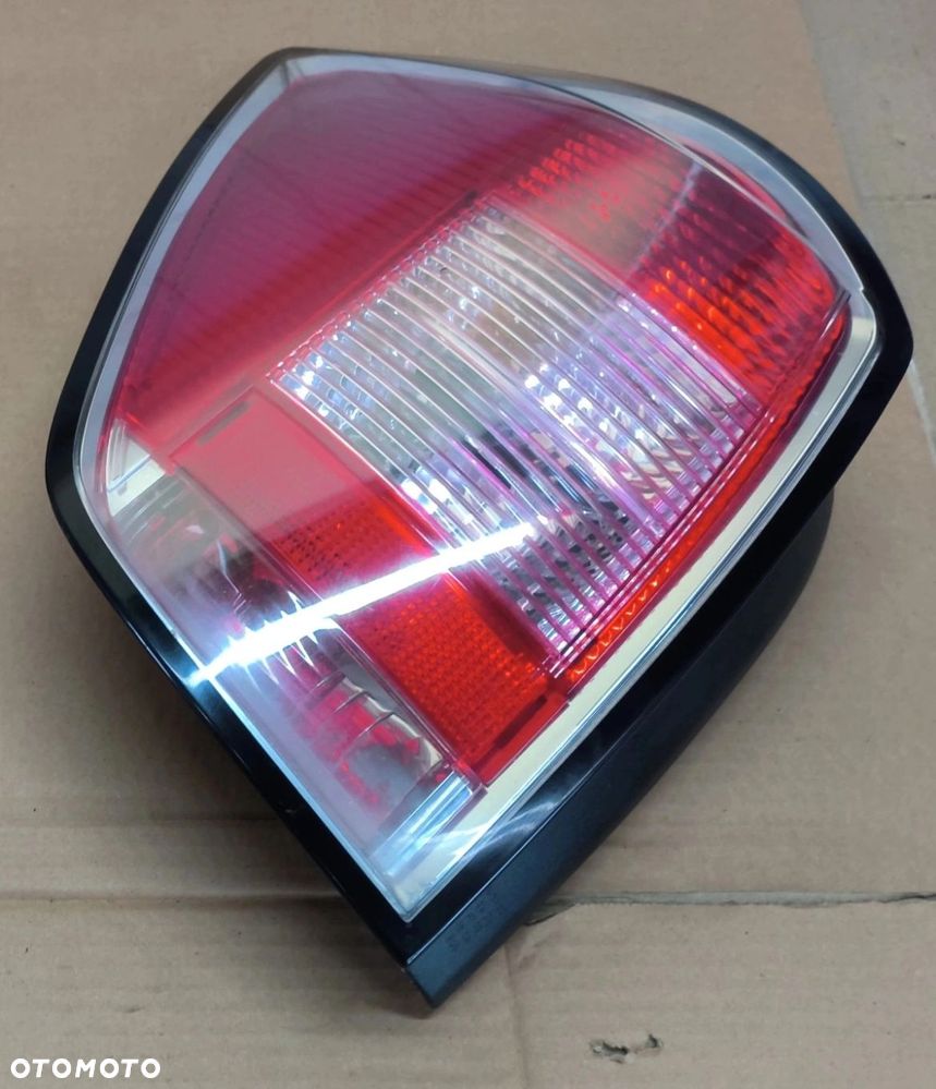 Astra H lampa tylna tył PRAWA EU stan bdb lift kombi Opel ~~ - 2