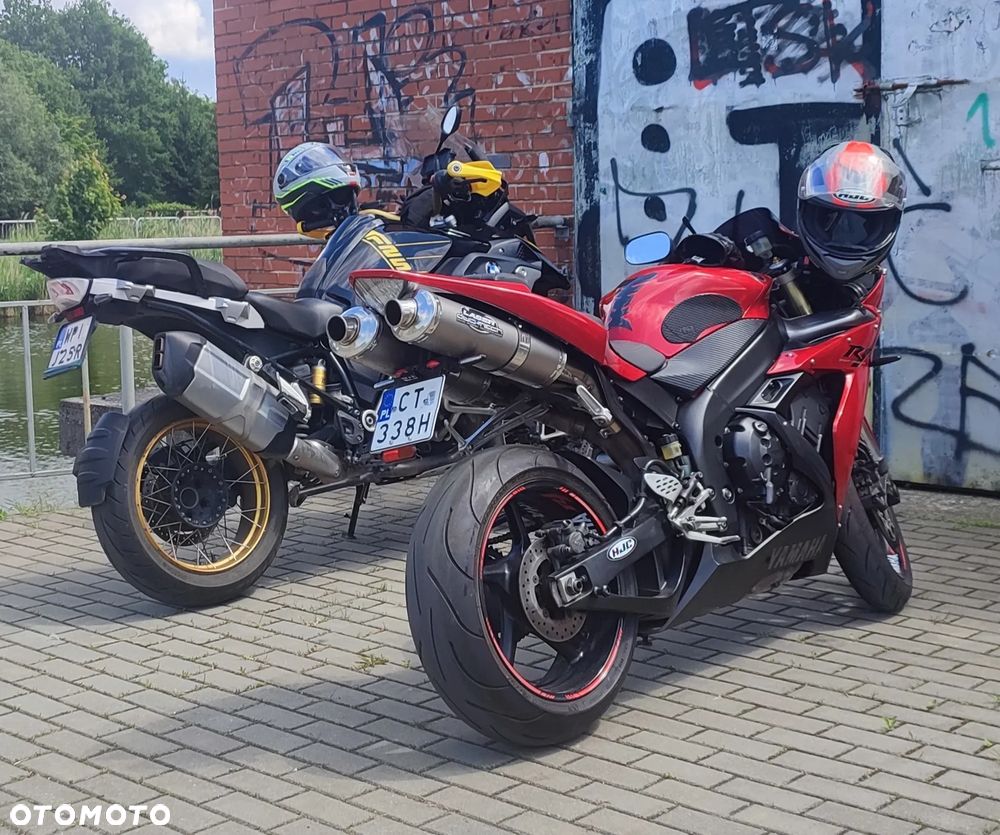 Yamaha R1 - 23