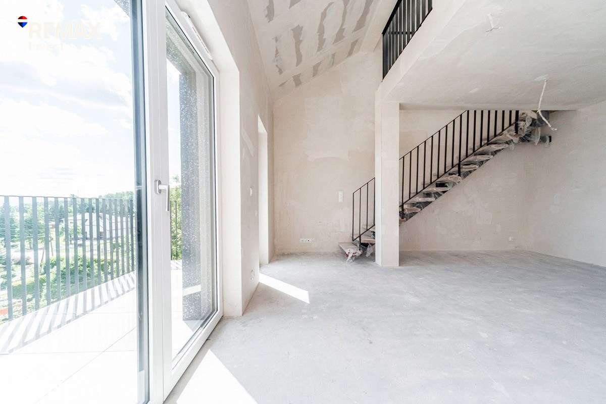 Duże mieszkanie z antresolą i balkonem