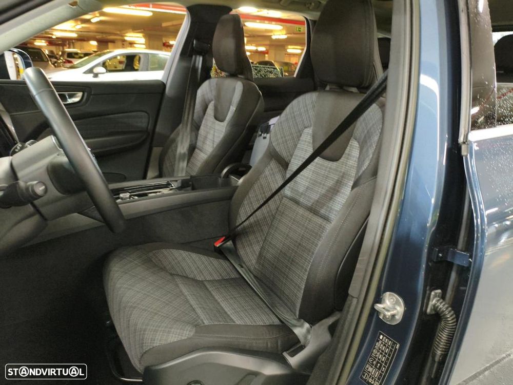 Volvo XC 60 2.0 T6 PHEV Core AWD - 6