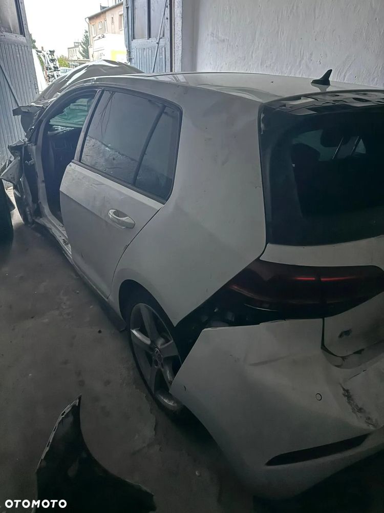 Volkswagen Golf R 4Motion (BlueMotion Technology) DSG - 7