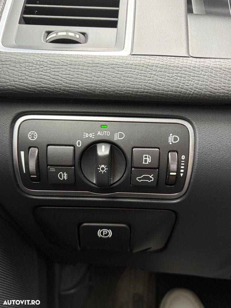 Volvo XC 60 D4AWD Kinetic - 18