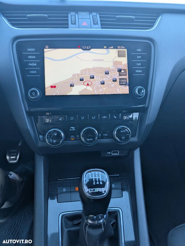 Skoda Octavia 2.0 TDI RS - 18