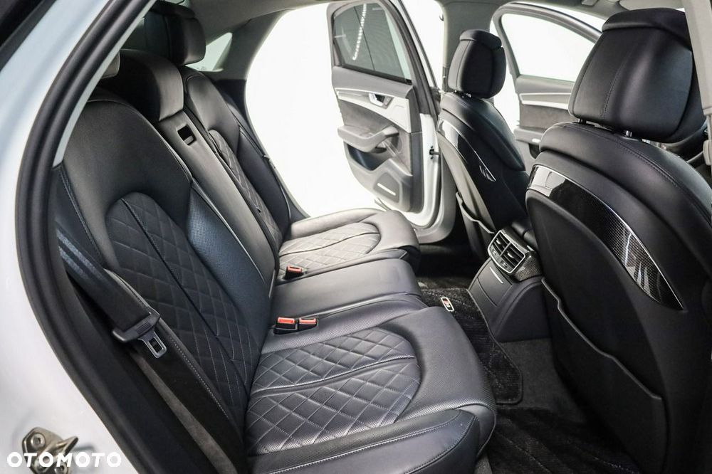 Audi S8 - 30
