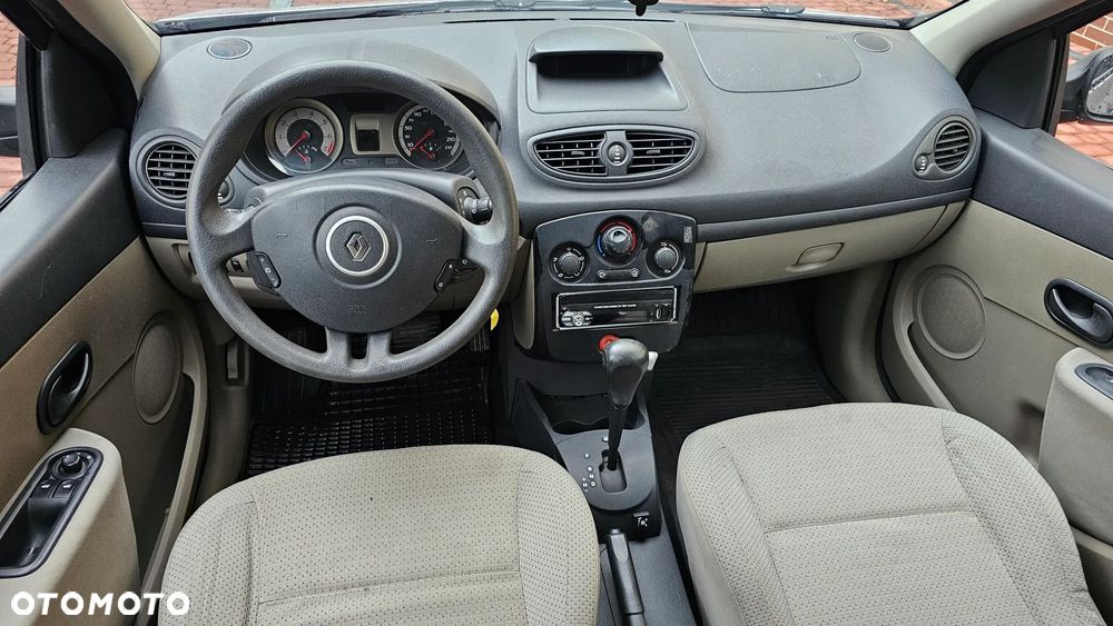 Renault Clio 1.6 Confort Privilege - 26