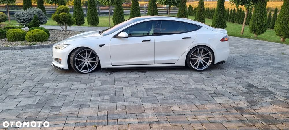 Tesla Model S 90 D Performance - 16