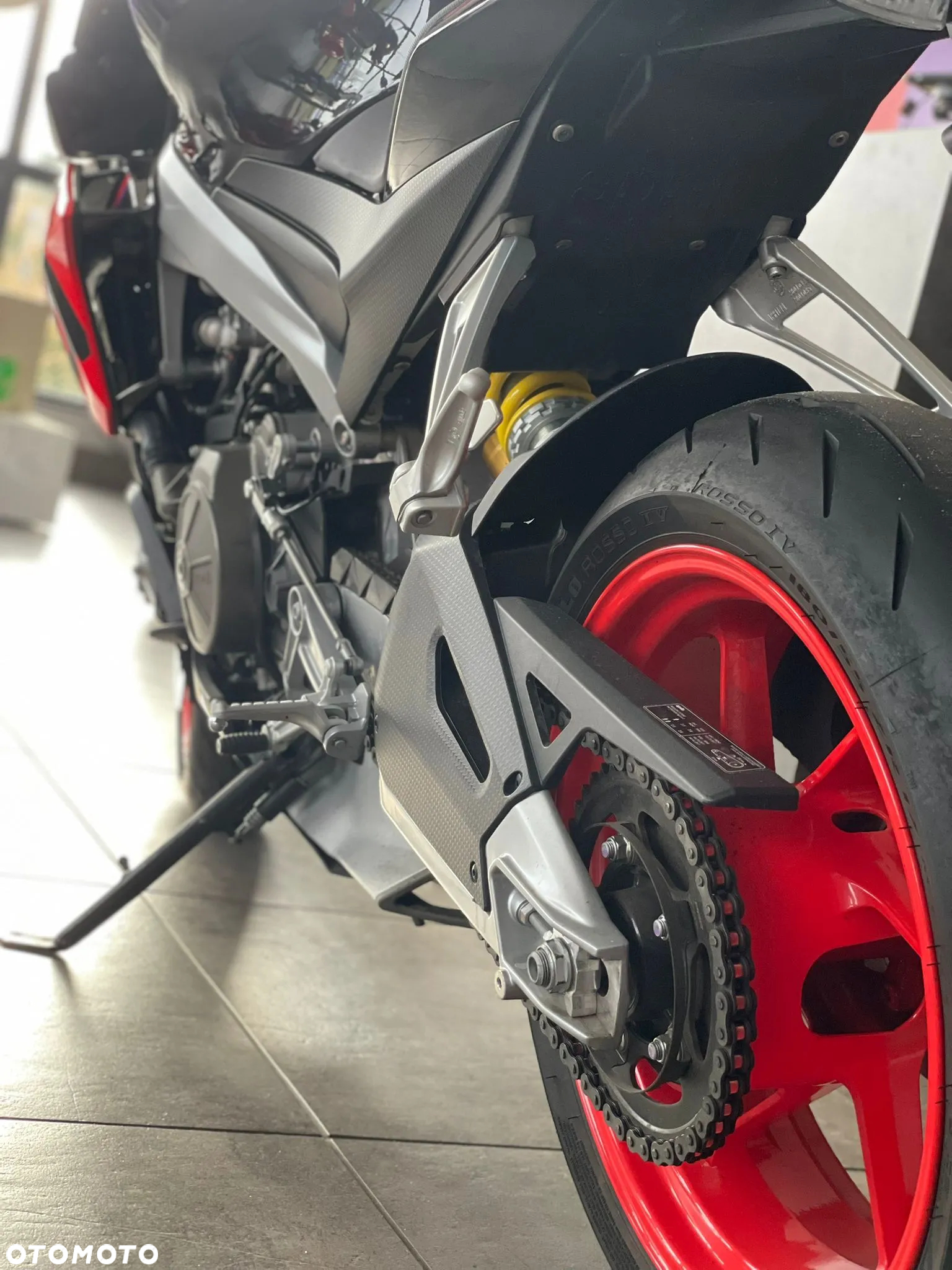 Aprilia Tuono - 10