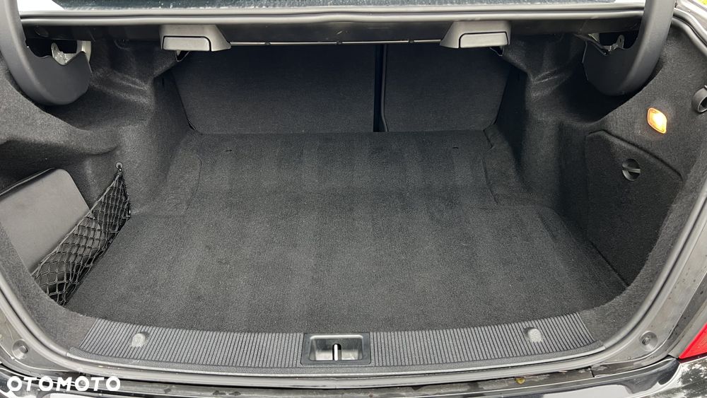 Mercedes-Benz Klasa C 180 BlueEFFICIENCY 7G-TRONIC Avantgarde - 17