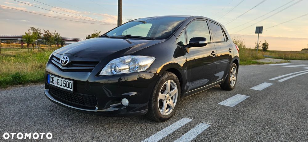 Toyota Auris 1.6 Valvematic Executive - 1