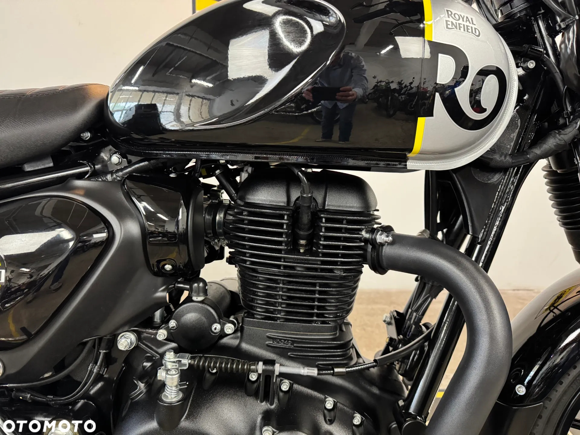 Royal Enfield HNTR - 12