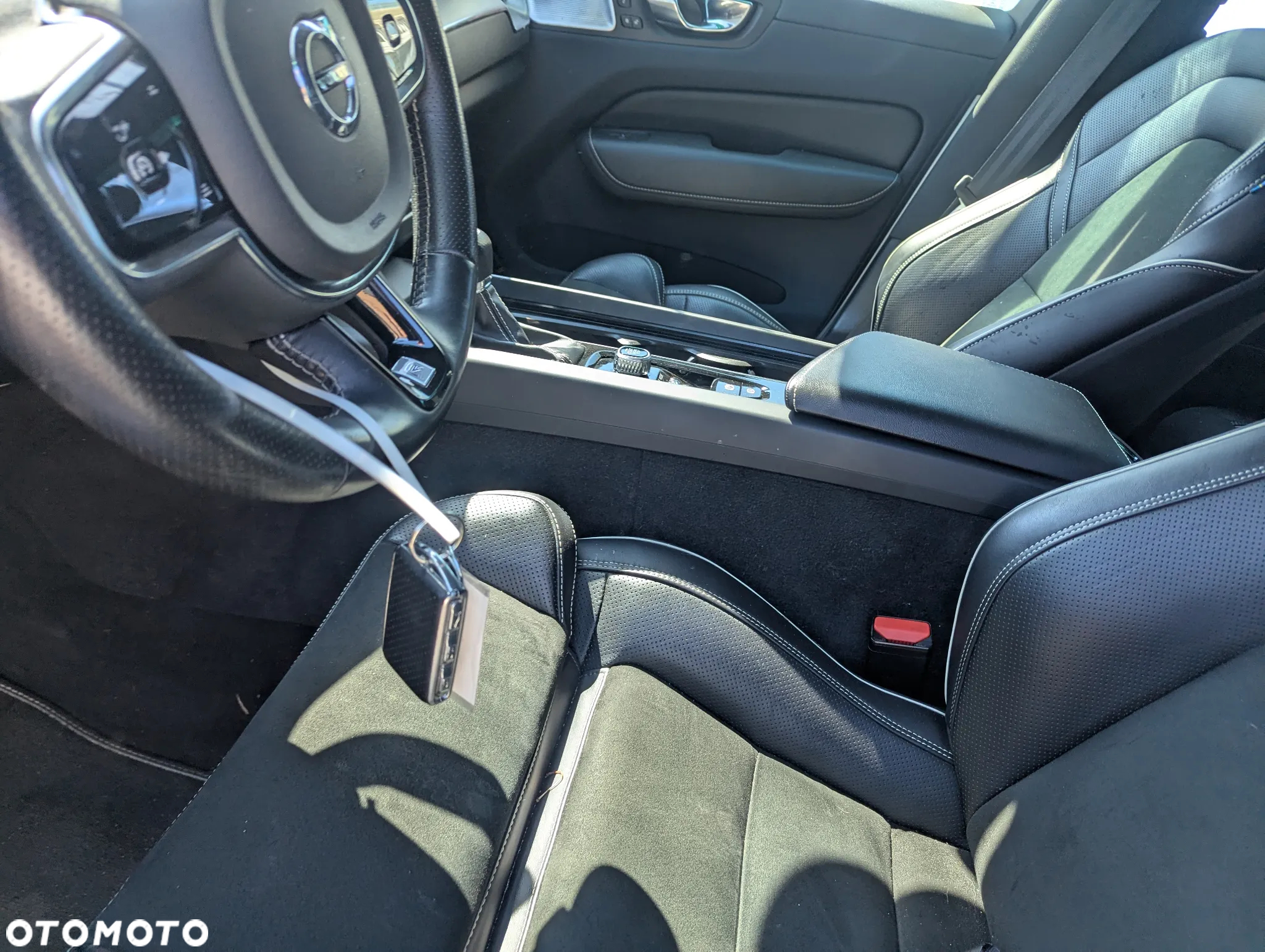 Volvo XC 60 T6 AWD R-Design - 31