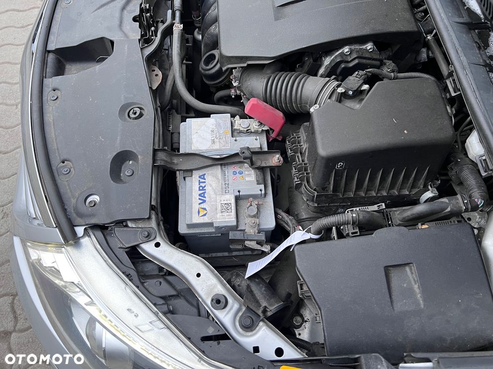 Toyota Avensis 1.8 Premium MS - 35