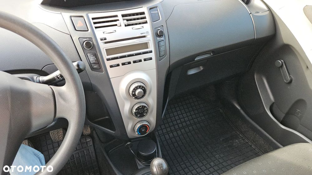 Toyota Yaris 1.0 VVT-i - 11