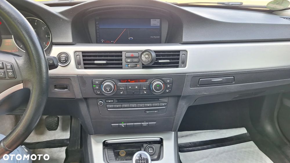 BMW Seria 3 318i - 8