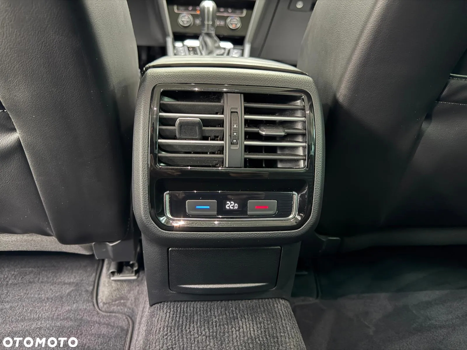 Volkswagen Passat Variant 2.0 TDI SCR DSG Highline - 31