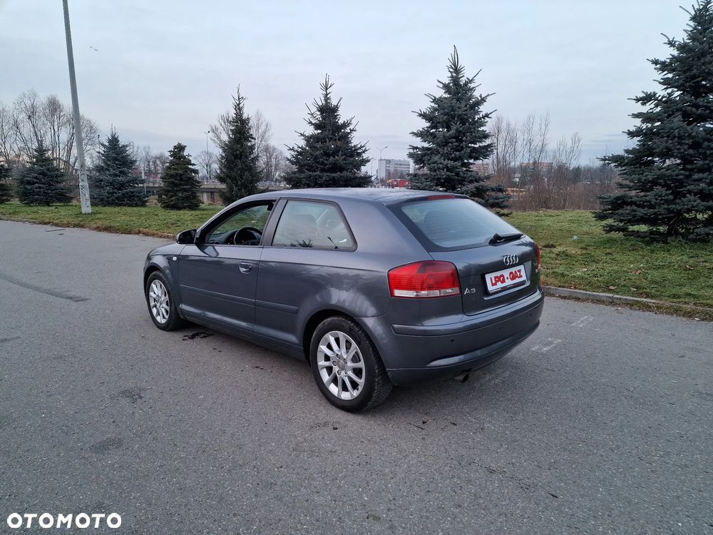 Audi A3 3-drzwiowe 1.6 Attraction - 22