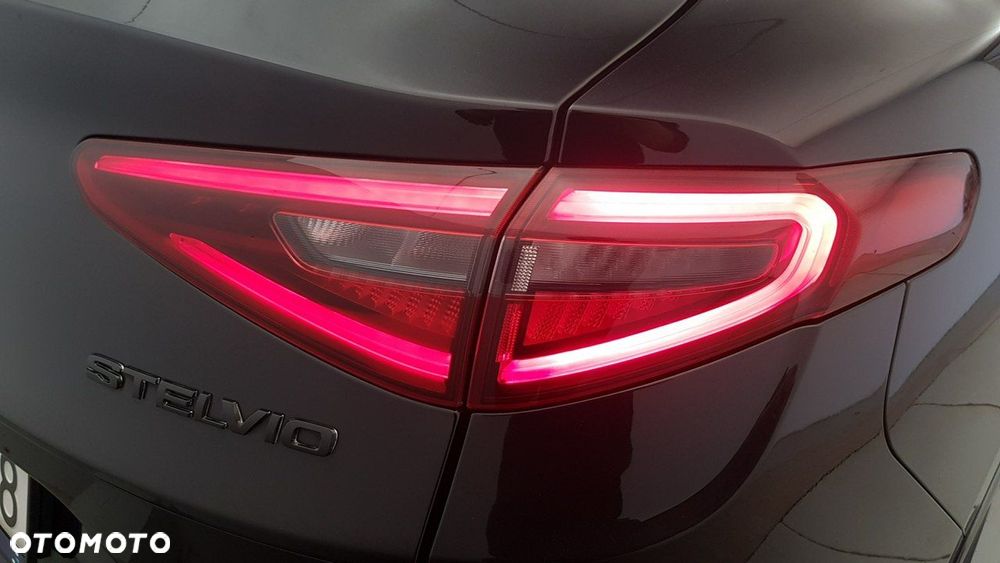 Alfa Romeo Stelvio - 12