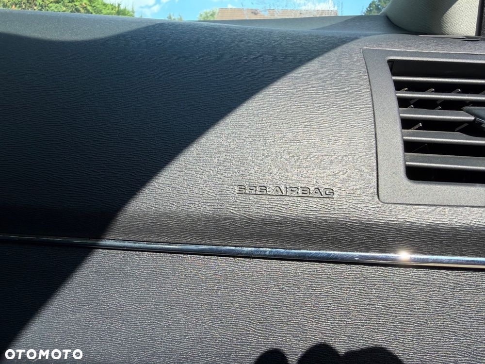 Toyota Avensis 1.8 Sol plus NAVI - 25