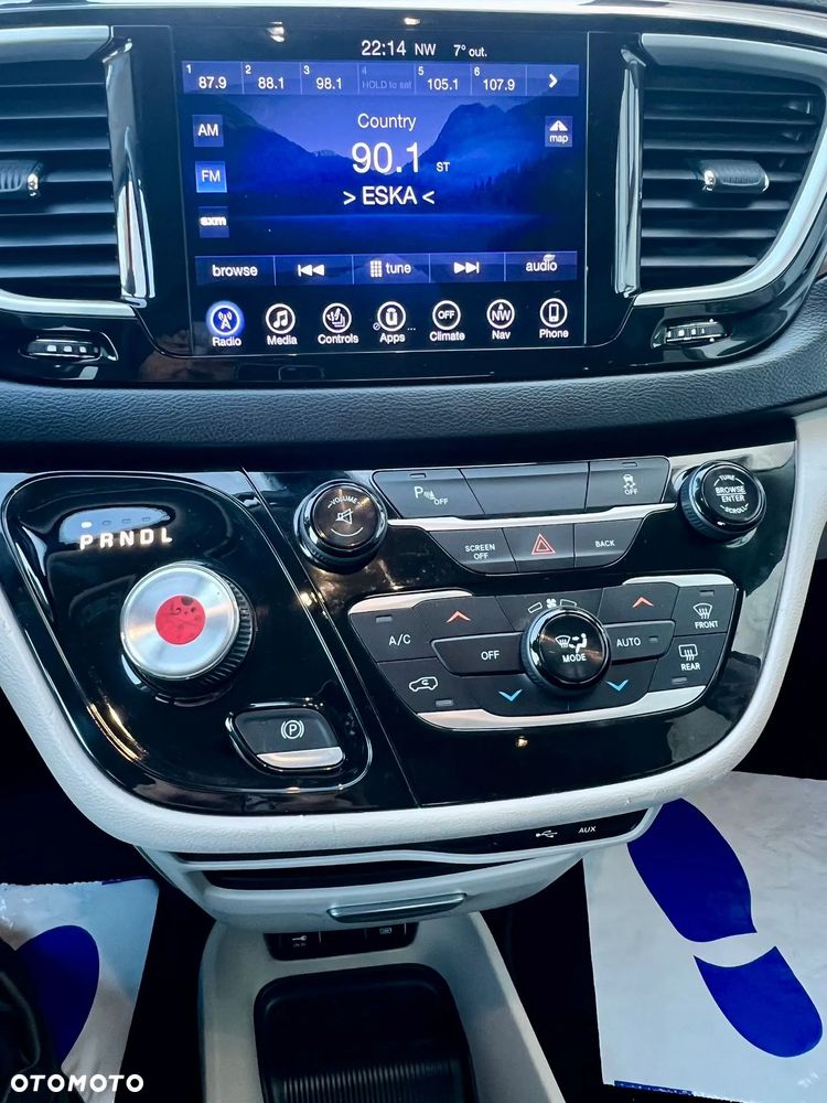 Chrysler Pacifica - 12