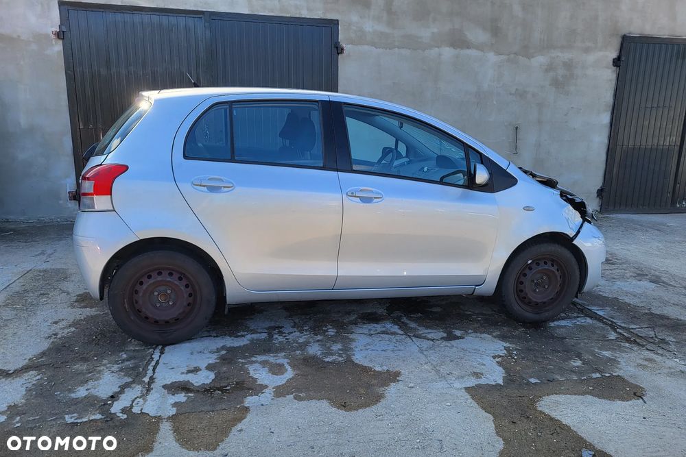 Toyota Yaris 1.0 VVT-i Cool Edition - 4