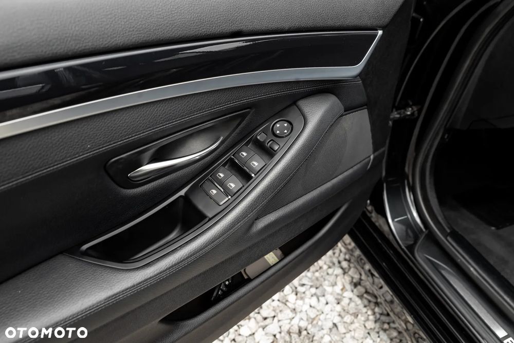BMW Seria 5 525d xDrive Sport-Aut Modern Line - 19