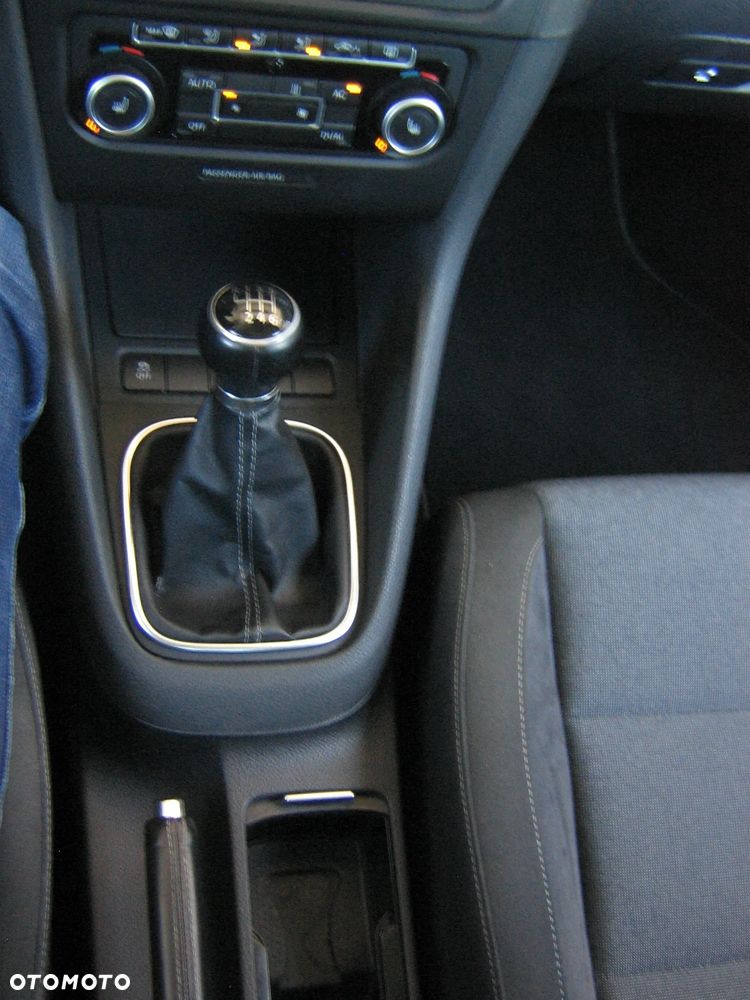 Volkswagen Golf - 10