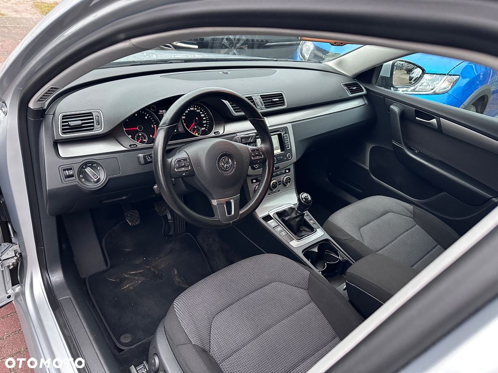 Volkswagen Passat - 14