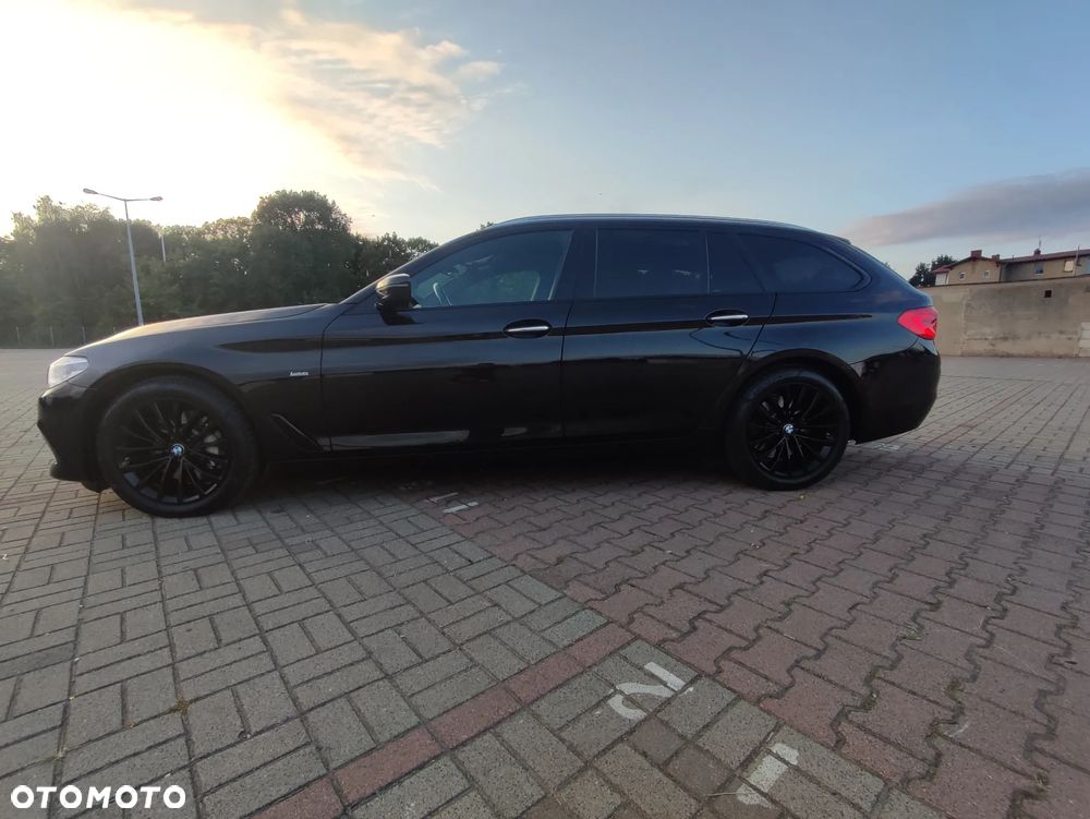 BMW Seria 5 530d xDrive Touring Luxury Line - 11