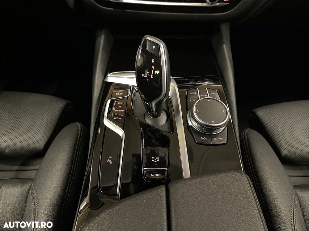 BMW Seria 5 520d Aut. Sport Line - 27