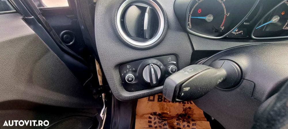 Ford Fiesta 1.5 TDCi Ambiente - 8