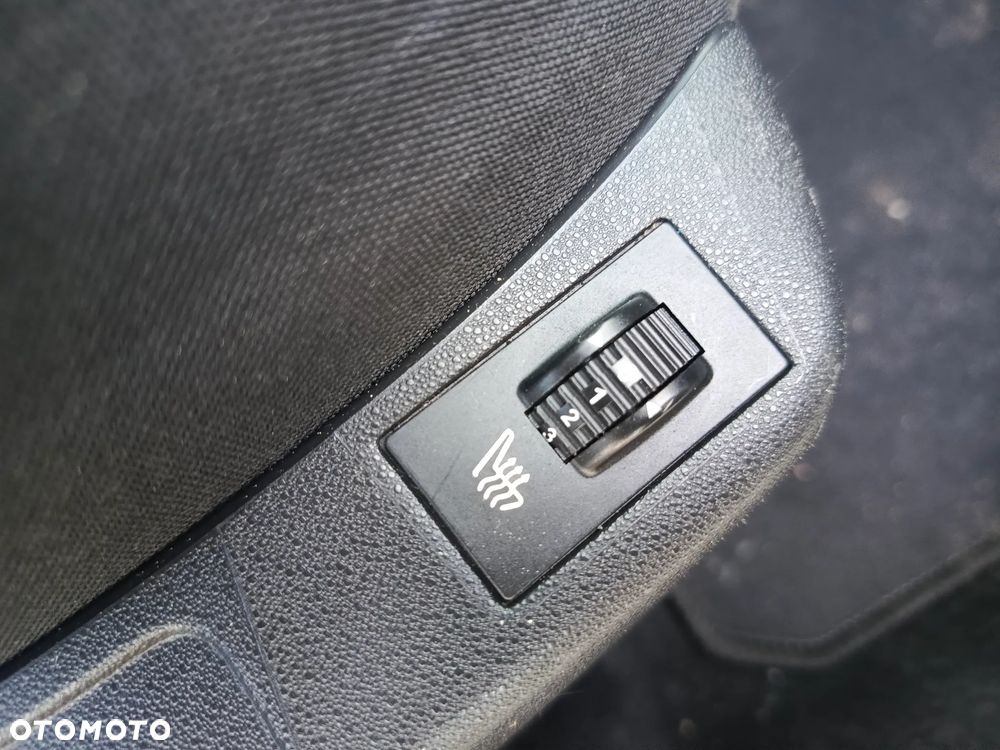Citroën C4 e-HDi 115 Selection - 25
